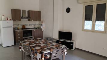 Căn hộ tiện nghi đơn giản | Bếp riêng | Tủ lạnh, lò nướng, bếp nấu