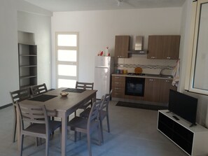 Familieleilighet | Eget kjøkken | Kjøleskap, ovn og kokeplater