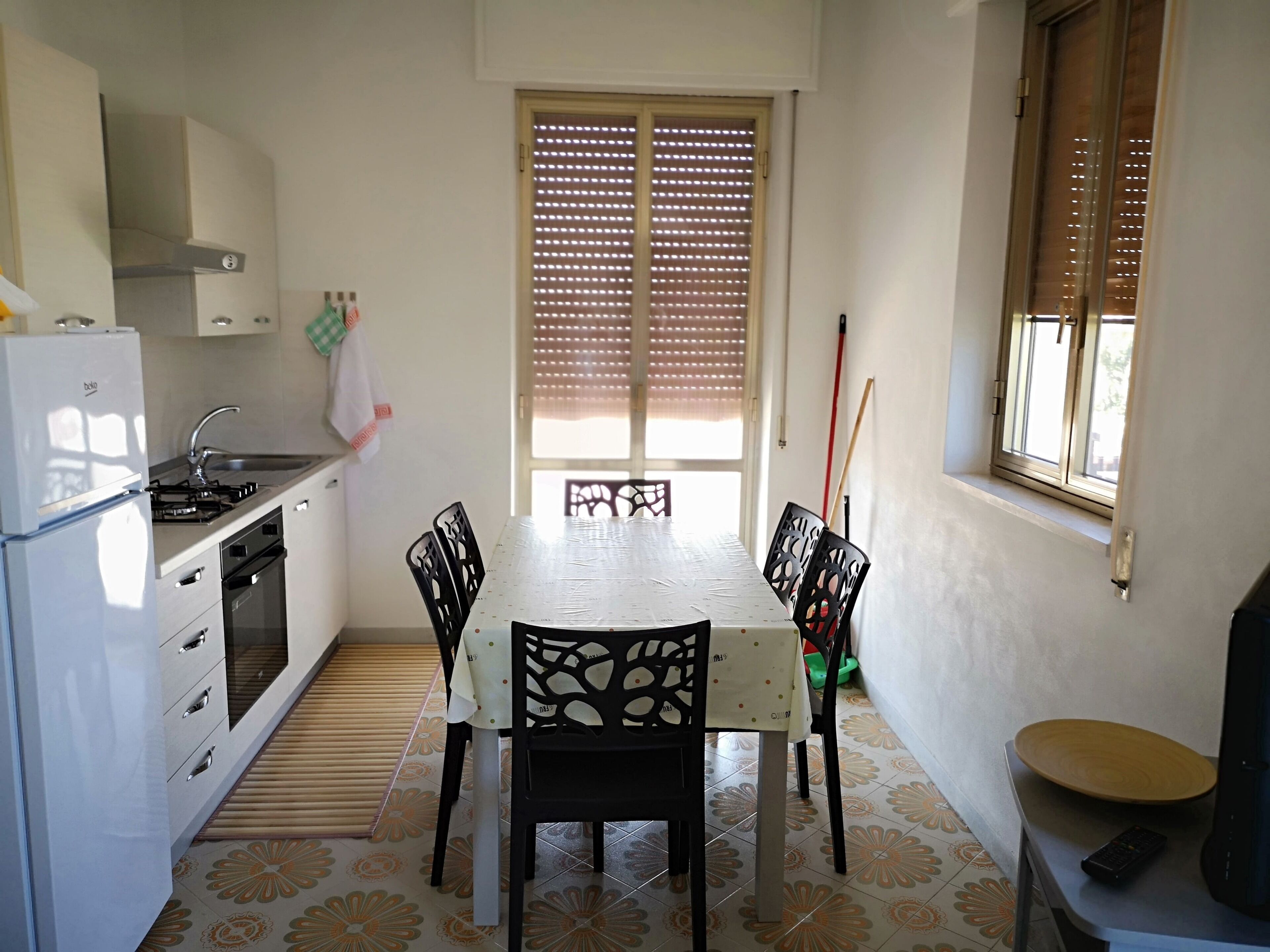 Traditional Apartment | Private kitchen | Fridge, oven, stovetop