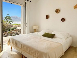 4 bedrooms, desk, iron/ironing board, free WiFi - Marine de Davia - Corbara - sea view and access 100 m away (Corbara)