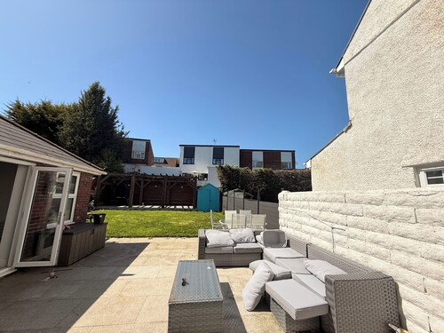 Bridgend Blissful Apartment With 3 Bedrooms