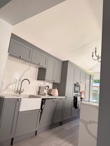 Bridgend Blissful Apartment With 3 Bedrooms