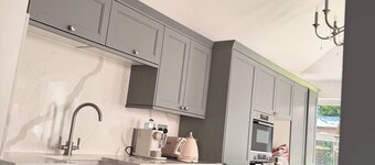 Bridgend Blissful Apartment With 3 Bedrooms