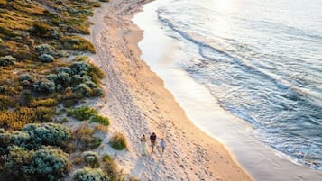 Una spiaggia nelle vicinanze