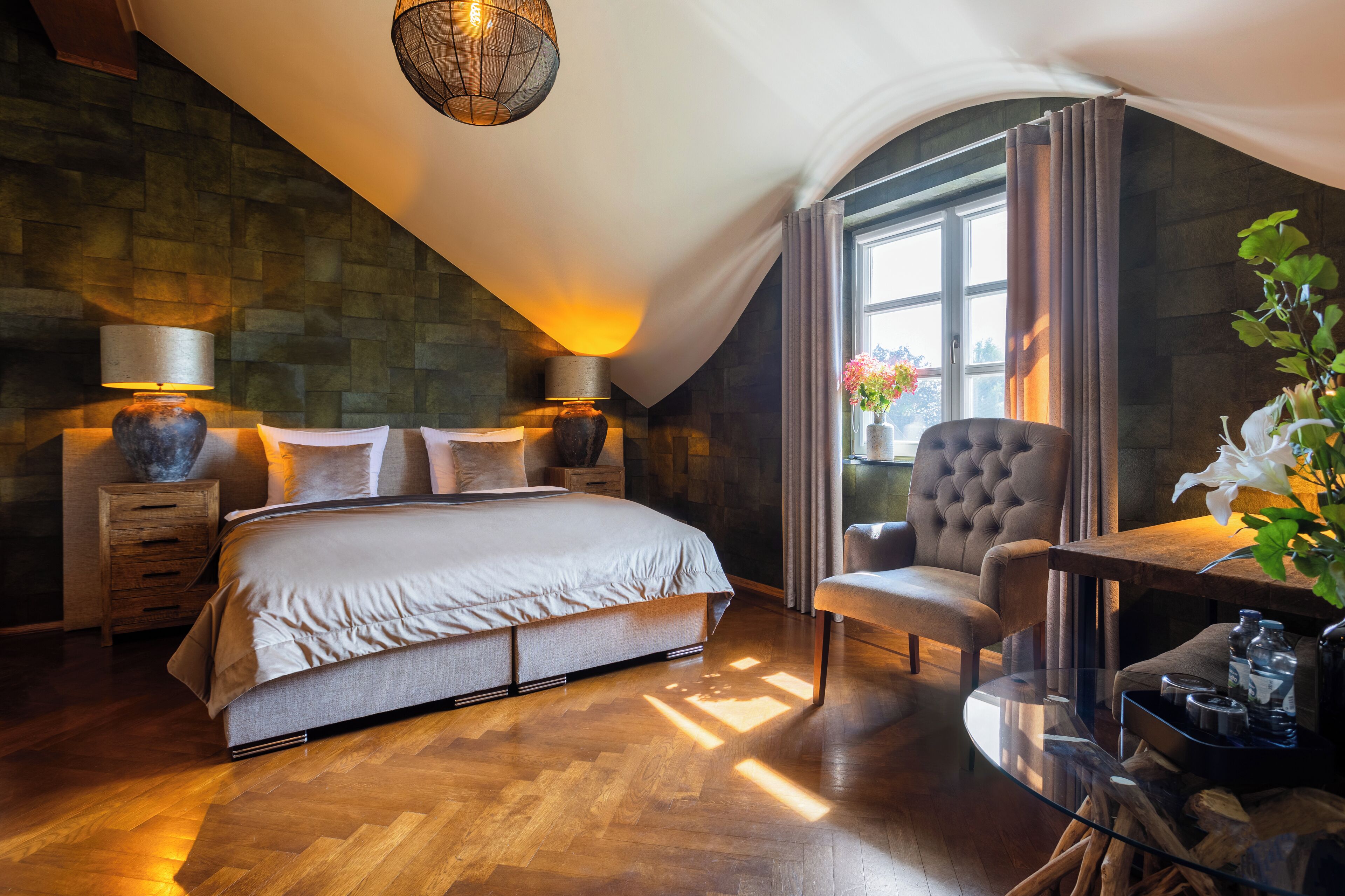 Double or Twin Room | In-room safe, desk, laptop workspace, blackout drapes