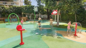 Área de juegos infantiles al aire libre