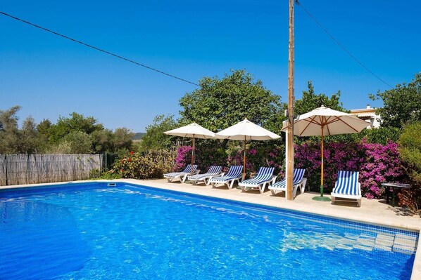 Hồ bơi ngoài trời