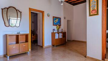 House, 4 Bedrooms, Smoking, Private Pool | Interior