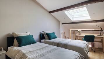 Luxury-Maisonette, 2 Schlafzimmer, Küche | Bügeleisen/Bügelbrett, kostenloses WLAN, Bettwäsche