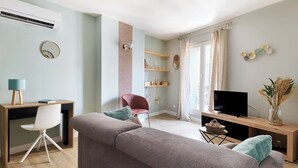 Comfort Apartment, 1 Queen Bed, Kitchen | Living area - Le Flourens by Béziers 1609 Résidences (Béziers)