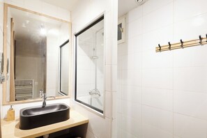 Comfort-Apartment, 1 Queen-Bett, Küche | Badezimmer