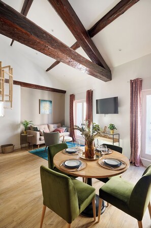 In-room dining - Le Flourens by Paul Riquet 1609 Residences    (Béziers)