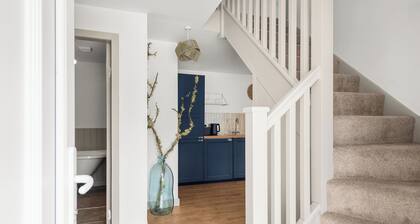 Luxury 2 Bedroom Cottage, with private courtyard and garden.