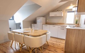Dining - Apartment 6 people air-conditioned family type 2 bedrooms + sofa bed Puy de Dôme 302 (Chatelguyon)