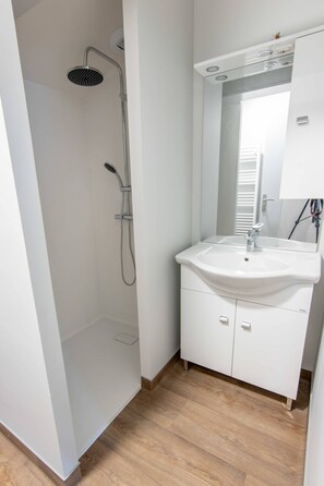 Hair dryer - Apartment 6 people air-conditioned family type 2 bedrooms + sofa bed Puy de Dôme 302 (Chatelguyon)