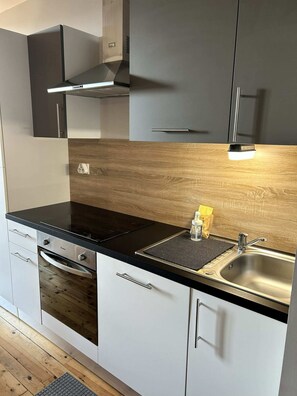 Mikrowelle, Ofen, Geschirrspüler