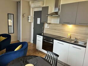 Rentaplats i utensilis de cuina, vaixella i coberteria 