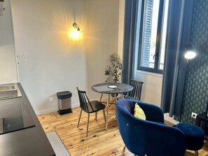 Interior - 2-person air-conditioned 1-bedroom apartment near Aïga Resort Puy de Pariou 200 (Chatelguyon)