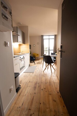 Wasserkocher mit Kaffee-/Teezubehör, Kochgeschirr/Geschirr/Besteck