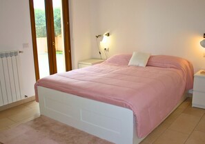 2 dormitorios, tabla de planchar con plancha, wifi y ropa de cama