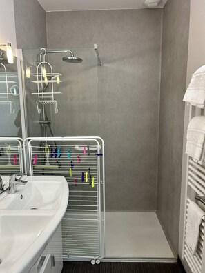 Hair dryer - Apartment 4 persons air-conditioned 1 bedroom + sofa bed Puy de Pourcharet A04 (Chatelguyon)