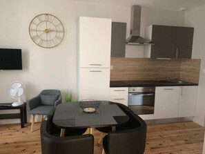 Dining - Apartment 4 persons air-conditioned 1 bedroom + sofa bed Puy de Pourcharet A04 (Chatelguyon)
