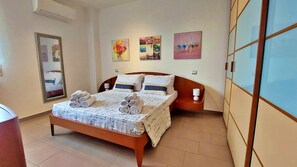 3 chambres, fer et planche à repasser, Wi-Fi gratuit, draps fournis