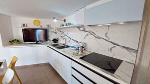 Fridge, oven, stovetop, toaster