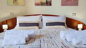 3 chambres, fer et planche à repasser, Wi-Fi gratuit, draps fournis