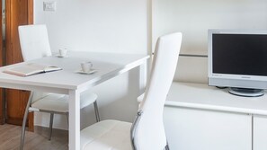 Dining - Costa 7A - Studio Apartment, Sleeps 2 (Alghero)