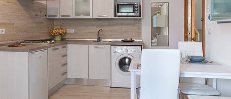 Fridge, oven, stovetop, toaster