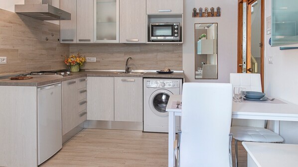 Fridge, oven, stovetop, toaster