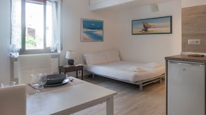 Iron/ironing board, free WiFi, bed sheets