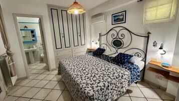 1 habitación, tabla de planchar con plancha, wifi gratis y ropa de cama