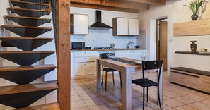 Kühlschrank, Mikrowelle, Ofen, Herdplatte