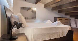 1 dormitorio, tabla de planchar con plancha, wifi gratis y ropa de cama