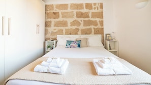 1 chambre, fer et planche à repasser, Wi-Fi gratuit, draps fournis