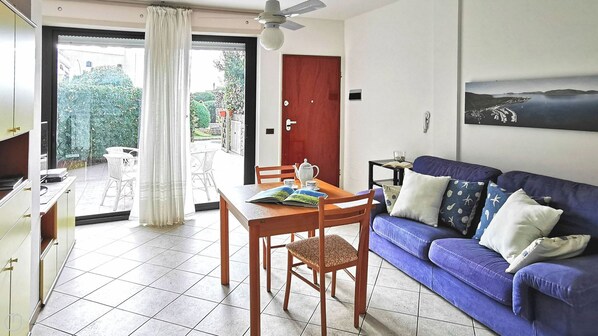 TV - Nulauro 31 - Two Bedroom Apartment, Sleeps 5 (Alghero)