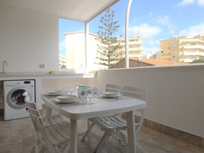 Outdoor dining - Prestigiosa - Two Bedroom Apartment, Sleeps 5 (Alghero)