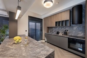 Fridge, microwave, oven, stovetop - Dolce Casa Suite2: a modern and stylish apartment in the heart of Afandou! (Afantou)