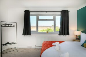 4 slaapkamers, een strijkplank/strijkijzer, wifi, beddengoed