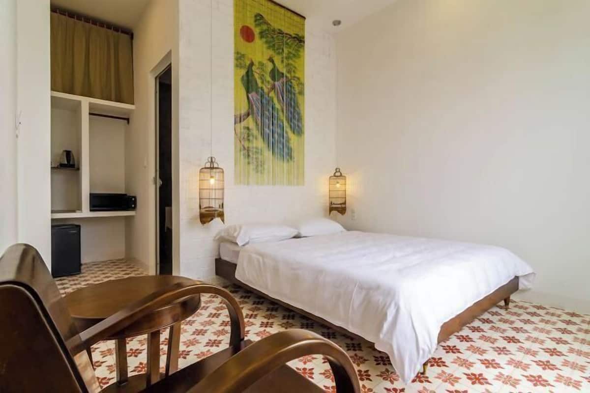 1 bedroom, Egyptian cotton sheets, premium bedding, pillowtop beds