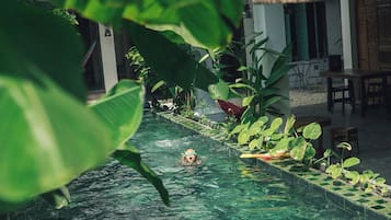 Hồ bơi ngoài trời