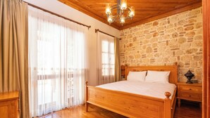 Premium bedding, minibar, in-room safe, laptop workspace - Pina Hotel Kaleiçi&Oldtown (Antalya)