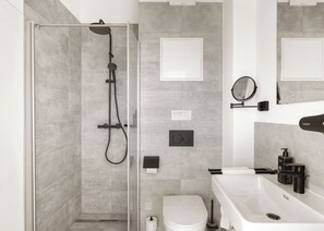 Habitació, 1 llit individual gran | Bany | Dutxa i articles de tocador respectuosos amb el medi ambient 