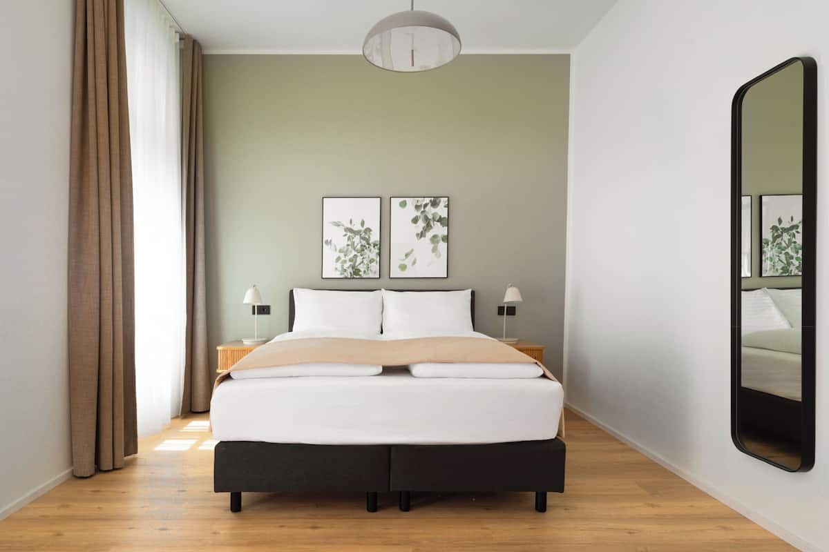 1 chambre, décoration personnalisée, ameublement personnalisé, bureau
