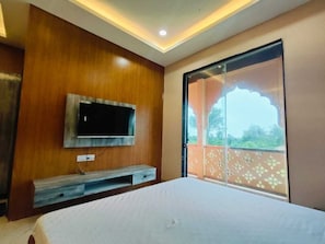 Luxury Studio, Balcony, Garden View | Free WiFi - Ahilya Resort (Maheshwar)