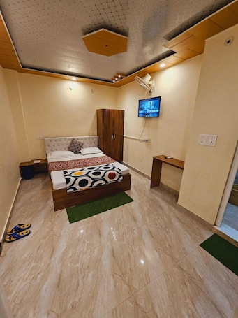 Standard Room | Free WiFi, bed sheets