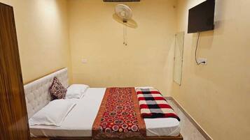 Kamar Standar | Wi-Fi gratis dan seprai linen