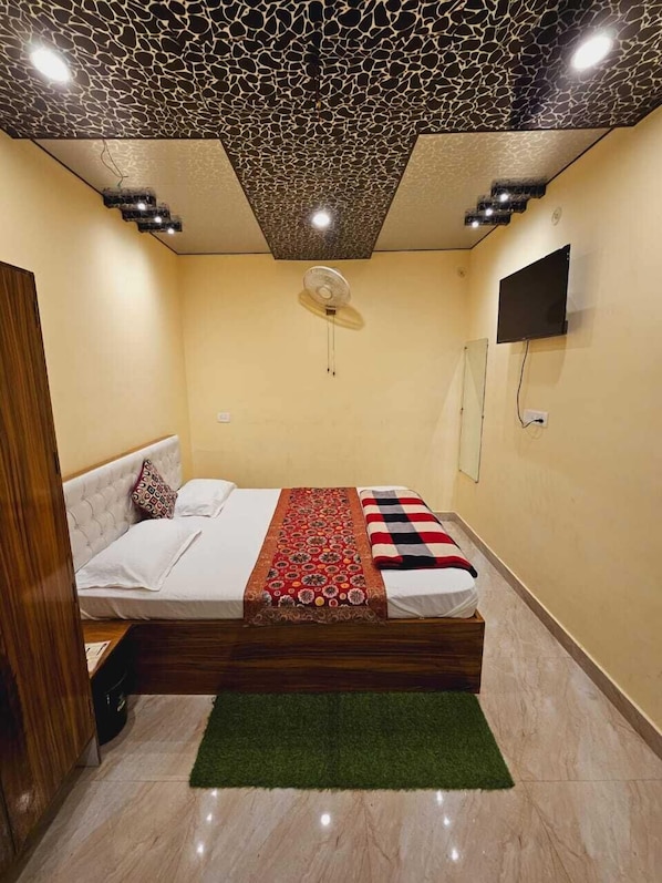 Standard Room | Free WiFi, bed sheets